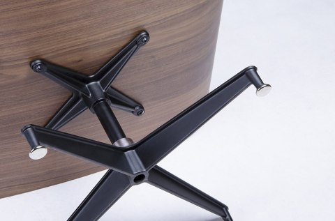 Fotel LOUNGE HM biały / drrwno orzech / skóra naturalna z podnóżkiem biały