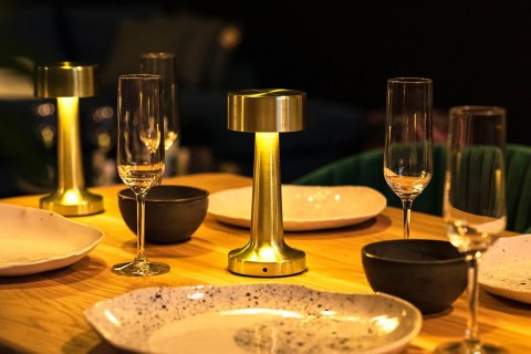 Lampa biurkowa/stołowa LEE złota - wbudowana bateria, LED, restauracja