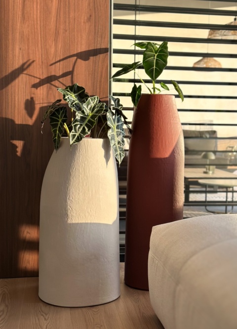 Donica EARTH Middle śr. 38cm x wys. 70cm, wysoka, strukturalna, nieregularna forma