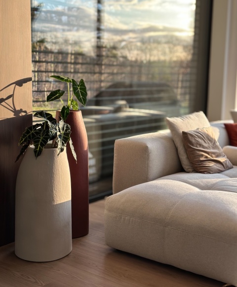 Donica EARTH Middle śr. 38cm x wys. 70cm, wysoka, strukturalna, nieregularna forma