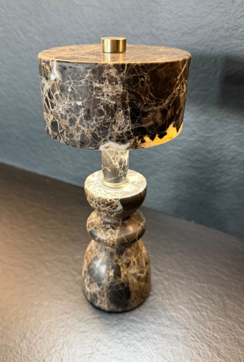 LIA BROWN MARBLE – bezprzewodowa lampa stołowa z naturalnego marmuru LED